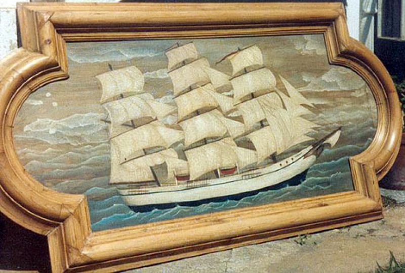 Fragata sobre el mar